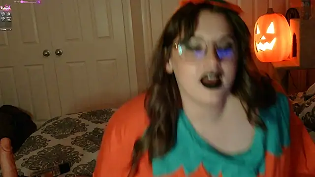 Snapshot of MrsJess chatting on 28, 10, 2025 MrsJess online show from 28, 10, 2025