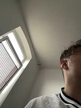 Mo 2003 online show from 27, 1, 2025