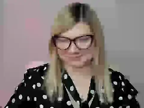 Snapshot of Lola_moree chatting on 9, 10, 2025 Lola moree online show from 9, 10, 2025