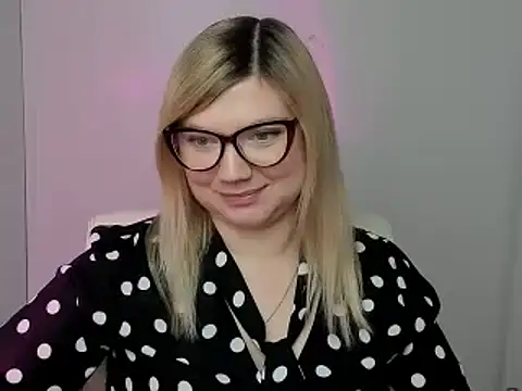 Snapshot of Lola_moree chatting on 10, 10, 2025 Lola moree online show from 10, 10, 2025