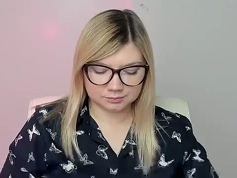 Snapshot of Lola_moree chatting on 12, 10, 2025 Lola moree online show from 12, 10, 2025