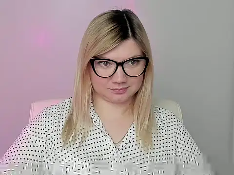 Snapshot of Lola_moree chatting on 13, 10, 2025 Lola moree online show from 13, 10, 2025