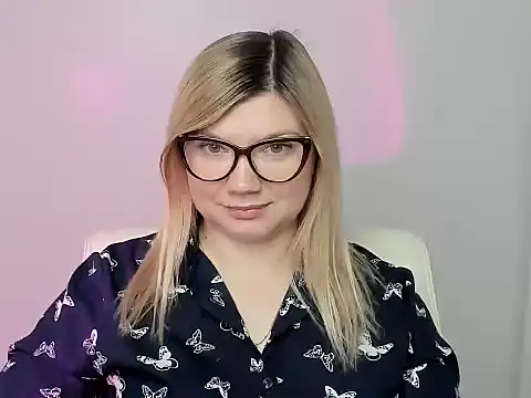 Snapshot of Lola_moree chatting on 14, 10, 2025 Lola moree online show from 14, 10, 2025