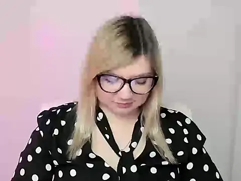 Snapshot of Lola_moree chatting on 15, 10, 2025 Lola moree online show from 15, 10, 2025