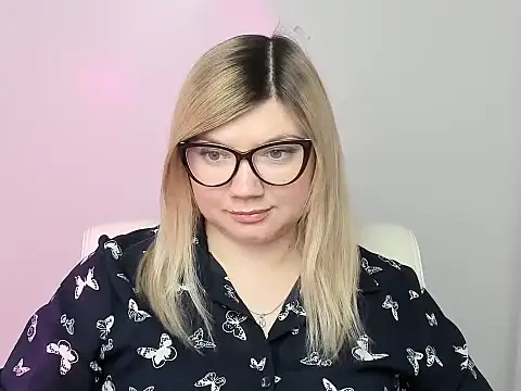 Snapshot of Lola_moree chatting on 17, 10, 2025 Lola moree online show from 17, 10, 2025