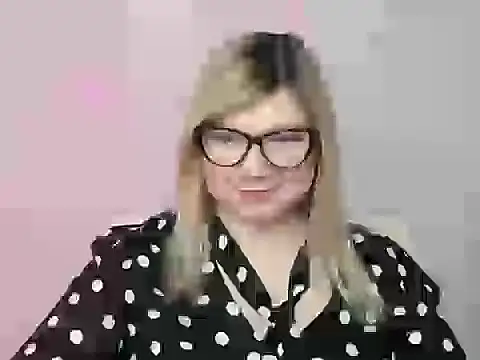 Snapshot of Lola_moree chatting on 18, 10, 2025 Lola moree online show from 18, 10, 2025