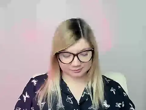 Snapshot of Lola_moree chatting on 20, 10, 2025 Lola moree online show from 20, 10, 2025