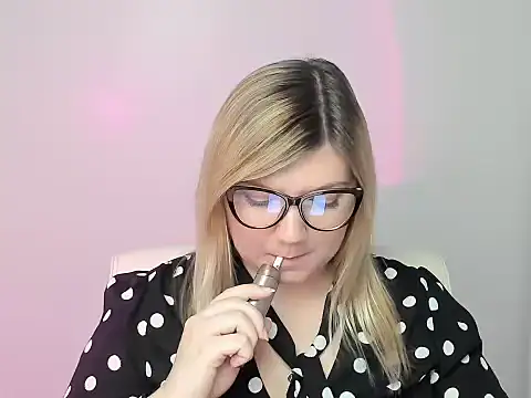 Snapshot of Lola_moree chatting on 22, 10, 2025 Lola moree online show from 22, 10, 2025