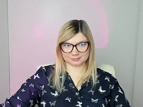 Snapshot of Lola_moree chatting on 23, 10, 2025 Lola moree online show from 23, 10, 2025