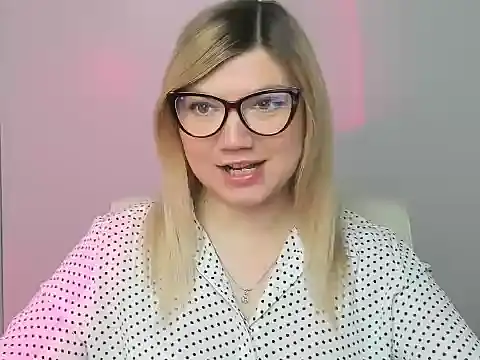 Snapshot of Lola_moree chatting on 25, 10, 2025 Lola moree online show from 25, 10, 2025