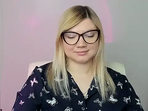 Snapshot of Lola_moree chatting on 26, 10, 2025 Lola moree online show from 26, 10, 2025