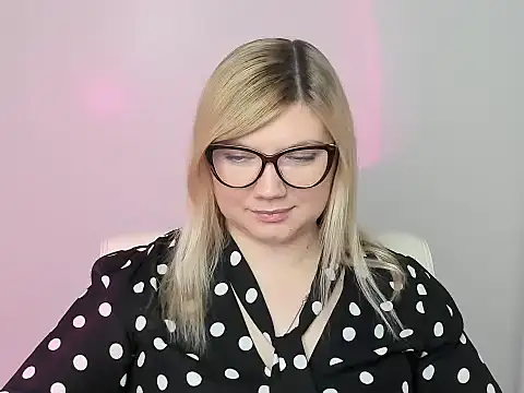 Snapshot of Lola_moree chatting on 29, 10, 2025 Lola moree online show from 29, 10, 2025