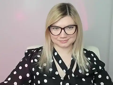 Snapshot of Lola_moree chatting on 3, 11, 2025 Lola moree online show from 3, 11, 2025