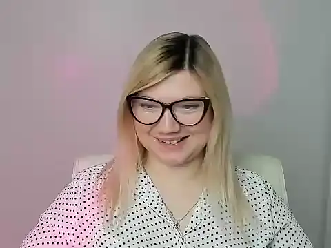 Snapshot of Lola_moree chatting on 5, 11, 2025 Lola moree online show from 5, 11, 2025