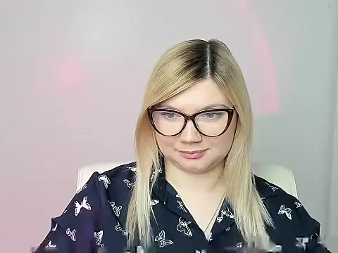 Snapshot of Lola_moree chatting on 6, 11, 2025 Lola moree online show from 6, 11, 2025