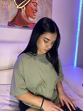 eileensophi online show from 28, 2, 2025