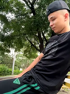 Snapshot of arevalo1124 chatting on 11, 11, 2025 arevalo1124 online show from 11, 11, 2025