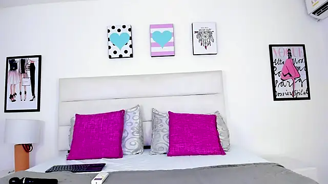 BrielaDiCaprio online show from 21, 10, 2025