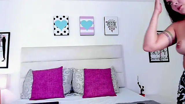 BrielaDiCaprio online show from 23, 10, 2025