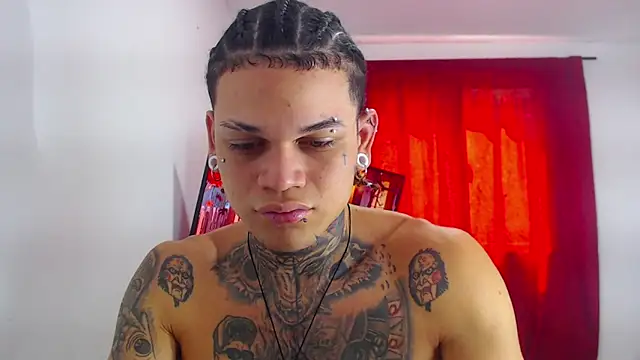 Snapshot of hot_man05 chatting on 25, 10, 2025 hot man05 online show from 25, 10, 2025