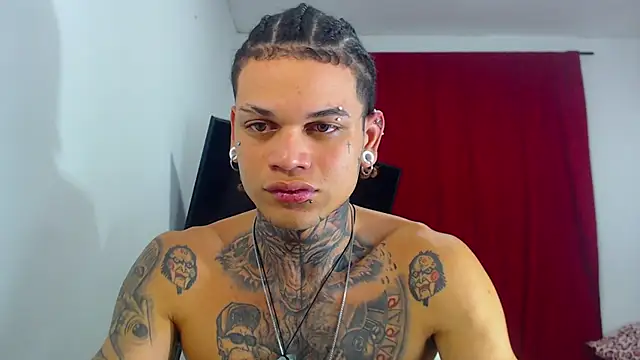 Snapshot of hot_man05 chatting on 27, 10, 2025 hot man05 online show from 27, 10, 2025