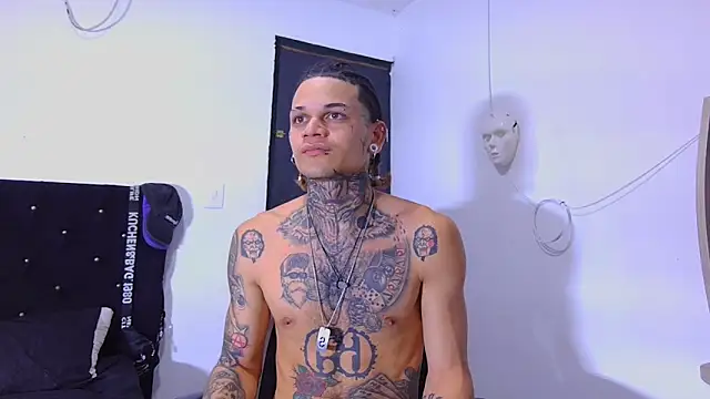 Snapshot of hot_man05 chatting on 4, 12, 2025 hot man05 online show from 4, 12, 2025