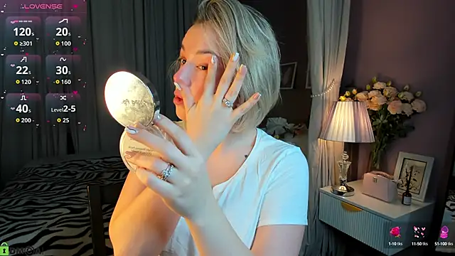 Nikki Kai online show from 13, 10, 2025