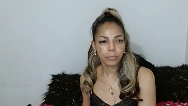 Snapshot of Lunasquirt1985 chatting on 24, 10, 2025 Lunasquirt1985 online show from 24, 10, 2025