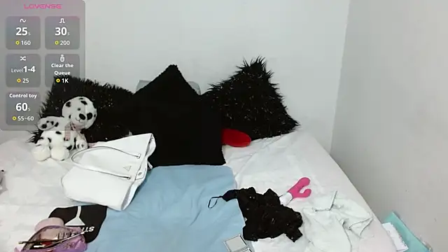 Lunasquirt1985 online show from 18, 1, 2026