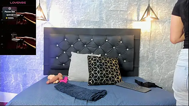 emberhodson online show from 21, 11, 2025