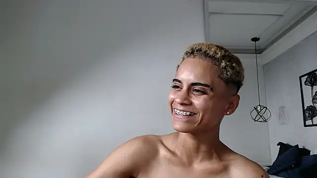 Liiamthompson online show from 6, 2, 2025