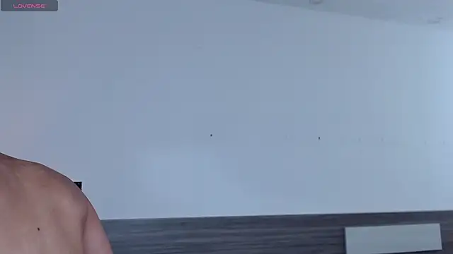 Liiamthompson online show from 24, 11, 2025