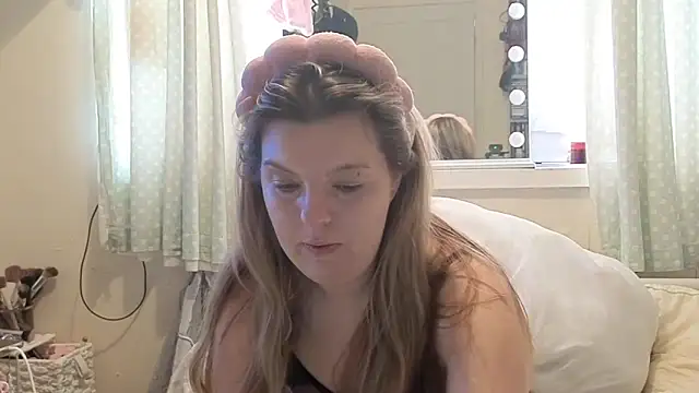 Snapshot of Demi_WelshX chatting on 24, 11, 2025 Demi WelshX online show from 24, 11, 2025