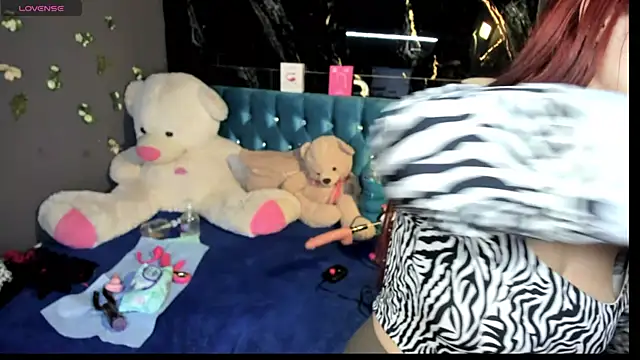 IZZY BEAUTIFUL online show from 2, 11, 2025