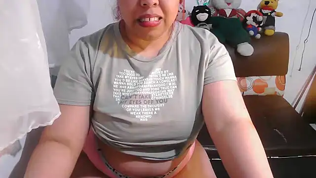 Snapshot of alexandraluv chatting on 6, 11, 2025 alexandraluv online show from 6, 11, 2025