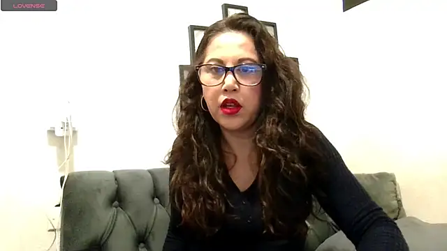 MirandaLatinaLovely online show from 7, 2, 2026