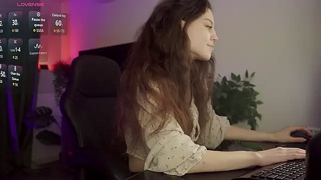 Snapshot of MilaStoyne chatting on 29, 10, 2025 MilaStoyne online show from 29, 10, 2025