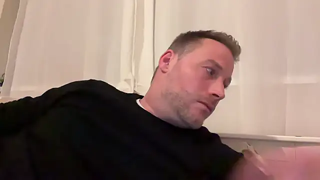 Christian87xxx online show from 17, 11, 2025