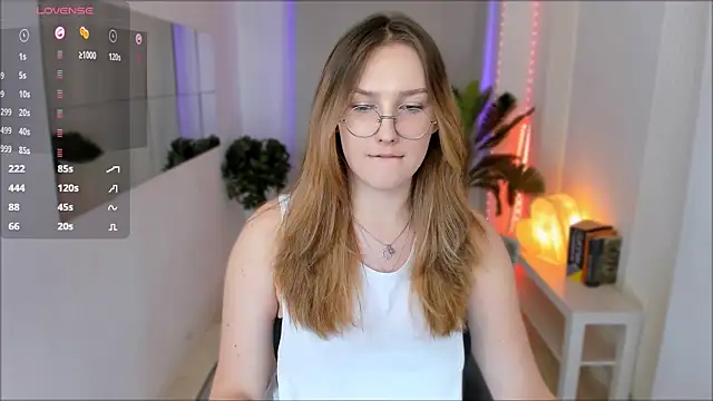 Snapshot of MaryWaddell chatting on 2, 3, 2025 MaryWaddell online show from 2, 3, 2025