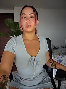 Snapshot of RenEnvy chatting on 15, 3, 2025 RenEnvy online show from 15, 3, 2025