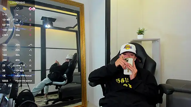 Snapshot of marcuscollins1_ chatting on 13, 11, 2025 marcuscollins1 online show from 13, 11, 2025