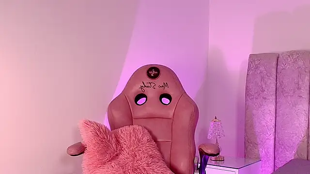 Snapshot of sara_lopee1 chatting on 12, 11, 2025 sara lopee1 online show from 12, 11, 2025