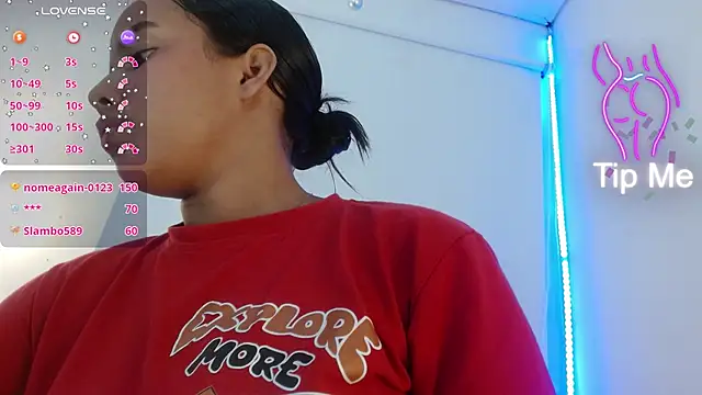 Roxy Stonee online show from 9, 10, 2025