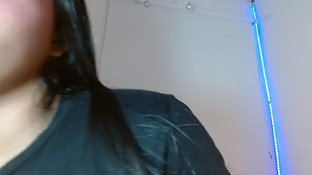 Roxy Stonee online show from 17, 10, 2025