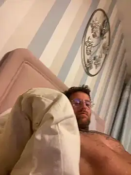 Snapshot of Jamesdeanmcqueen chatting on 5, 2, 2025 Jamesdeanmcqueen online show from 5, 2, 2025