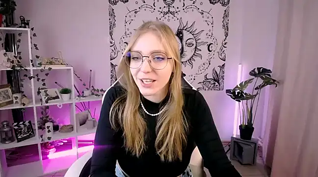 VeronicaAndersen online show from 28, 2, 2025