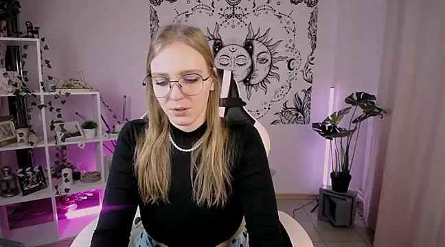 VeronicaAndersen online show from 28, 2, 2025