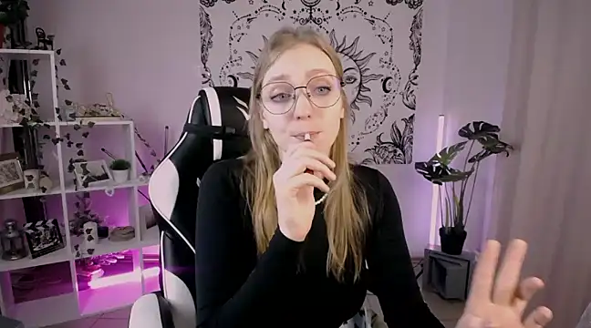 VeronicaAndersen online show from 28, 2, 2025