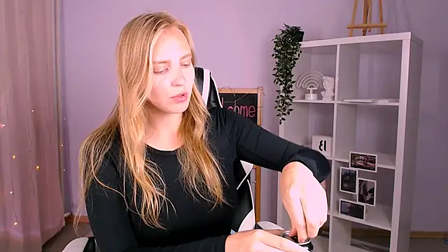 VeronicaAndersen online show from 9, 9, 2025