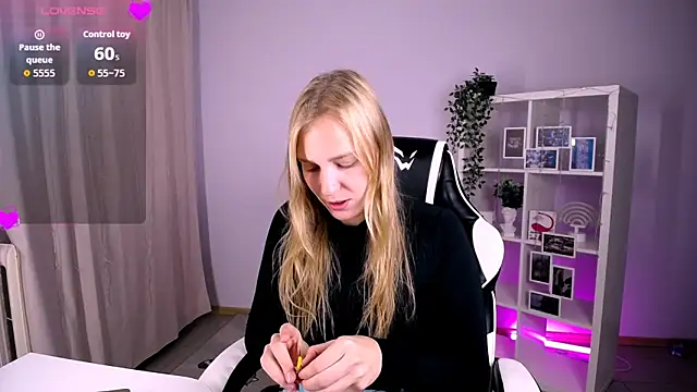 VeronicaAndersen online show from 10, 10, 2025